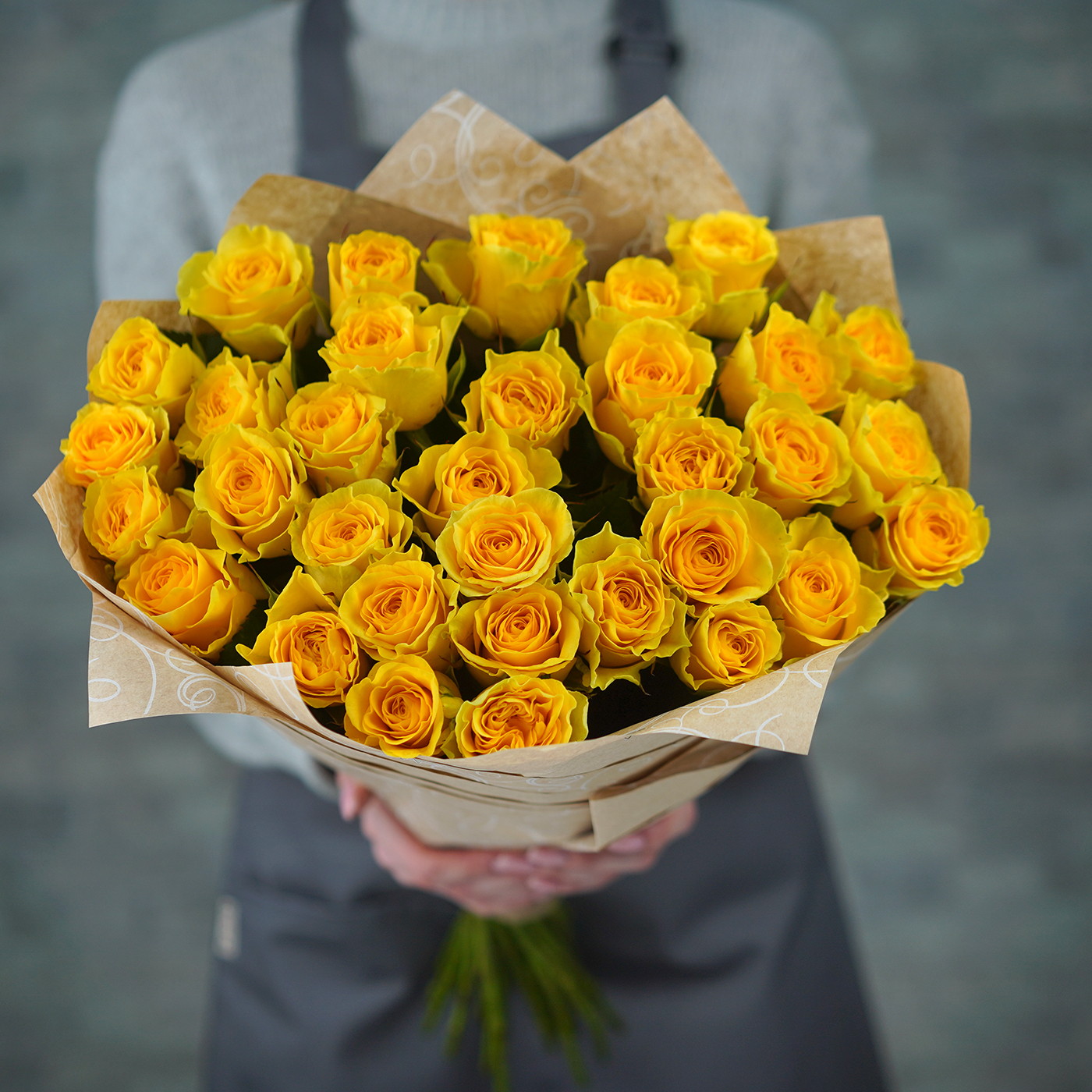 Букет из 31 желтой розы «Лимонный щербет»