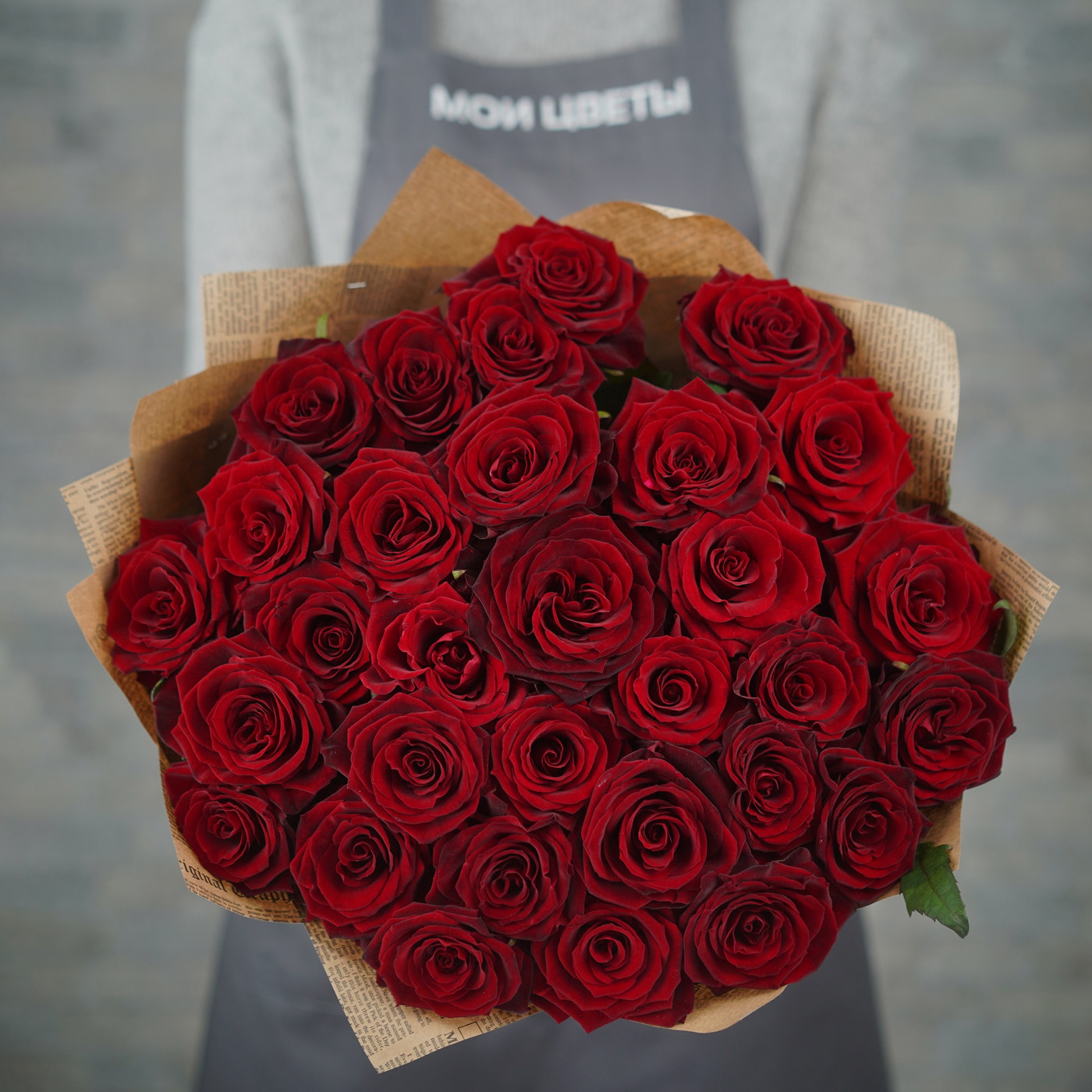 Букет из 31 красной розы «Эсмеральда»