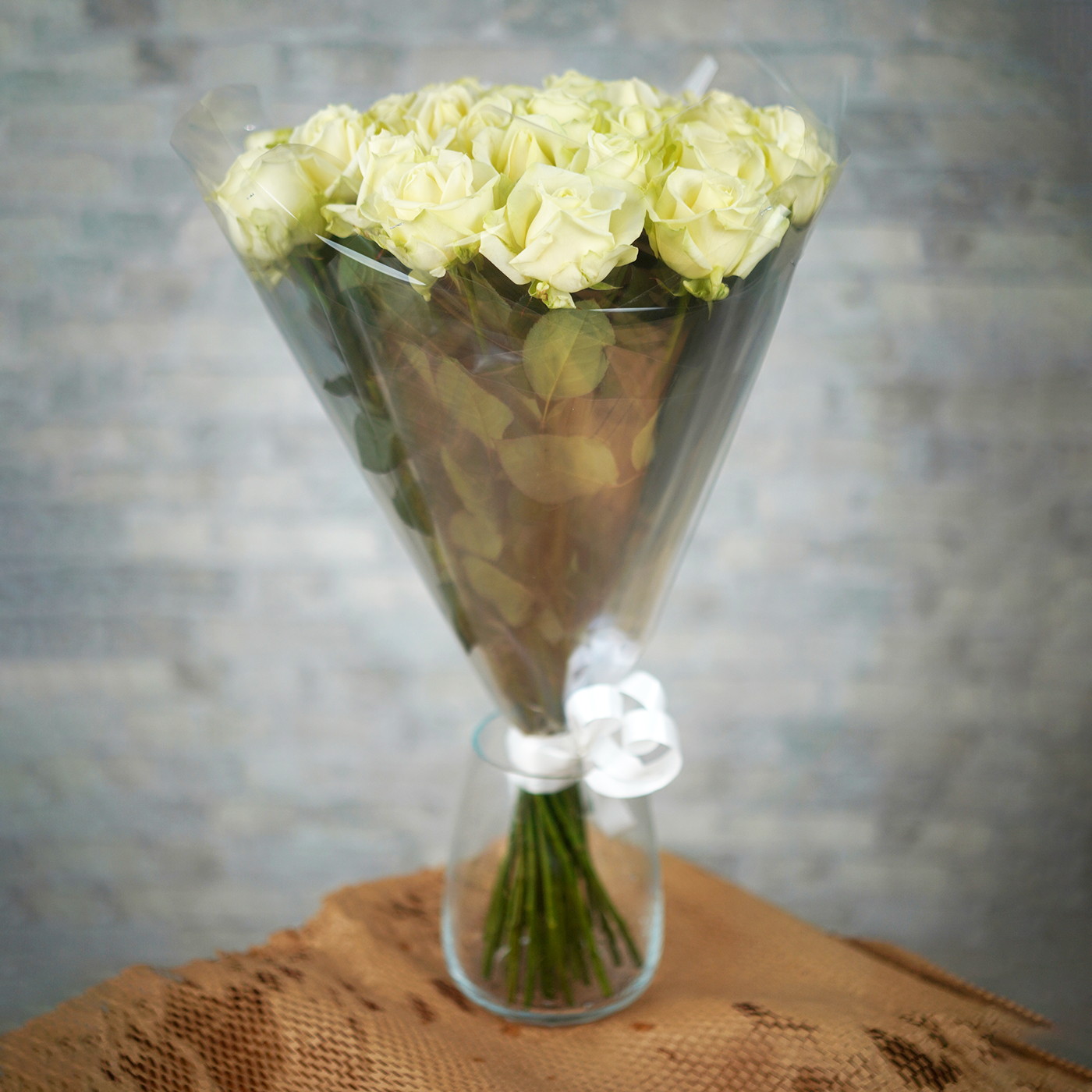 Букет из 31 розы кремового оттенка «Белоснежка»