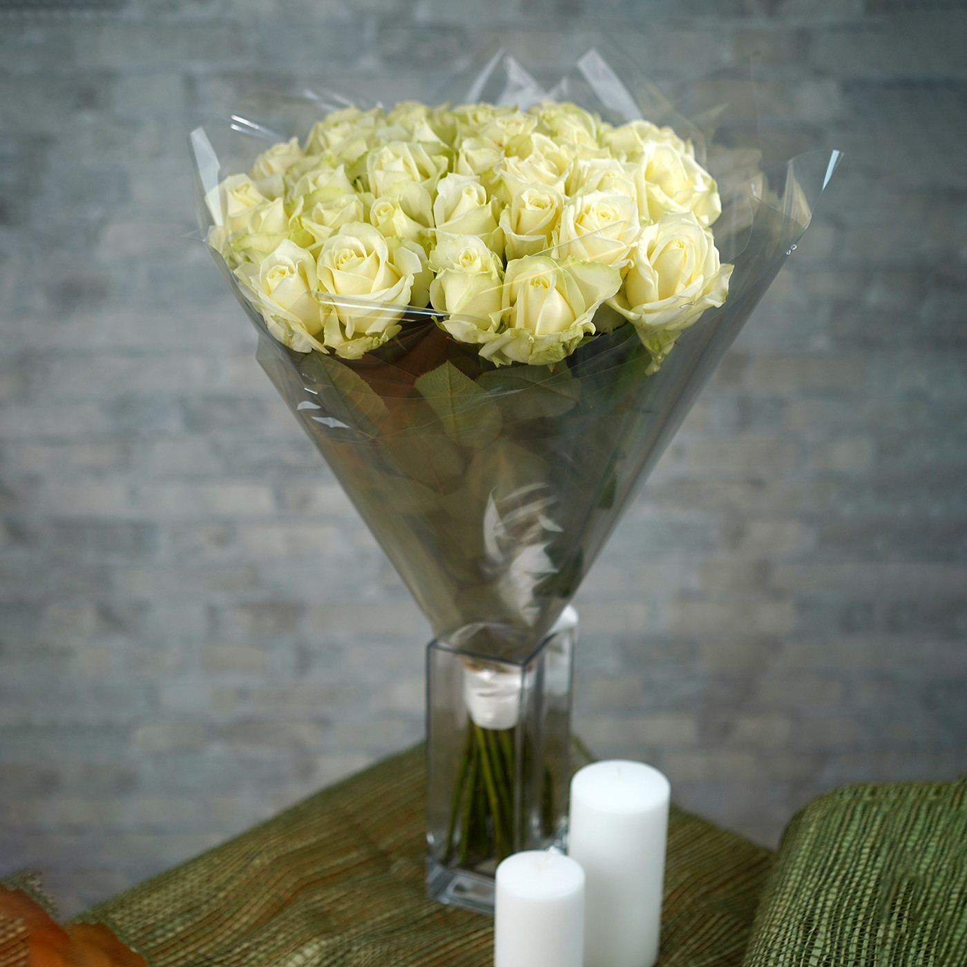 Букет из 31 розы кремового оттенка «Белоснежка»