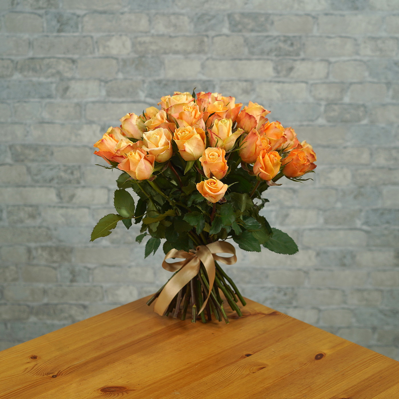 Букет из 35 янтарных роз «Рассвет»