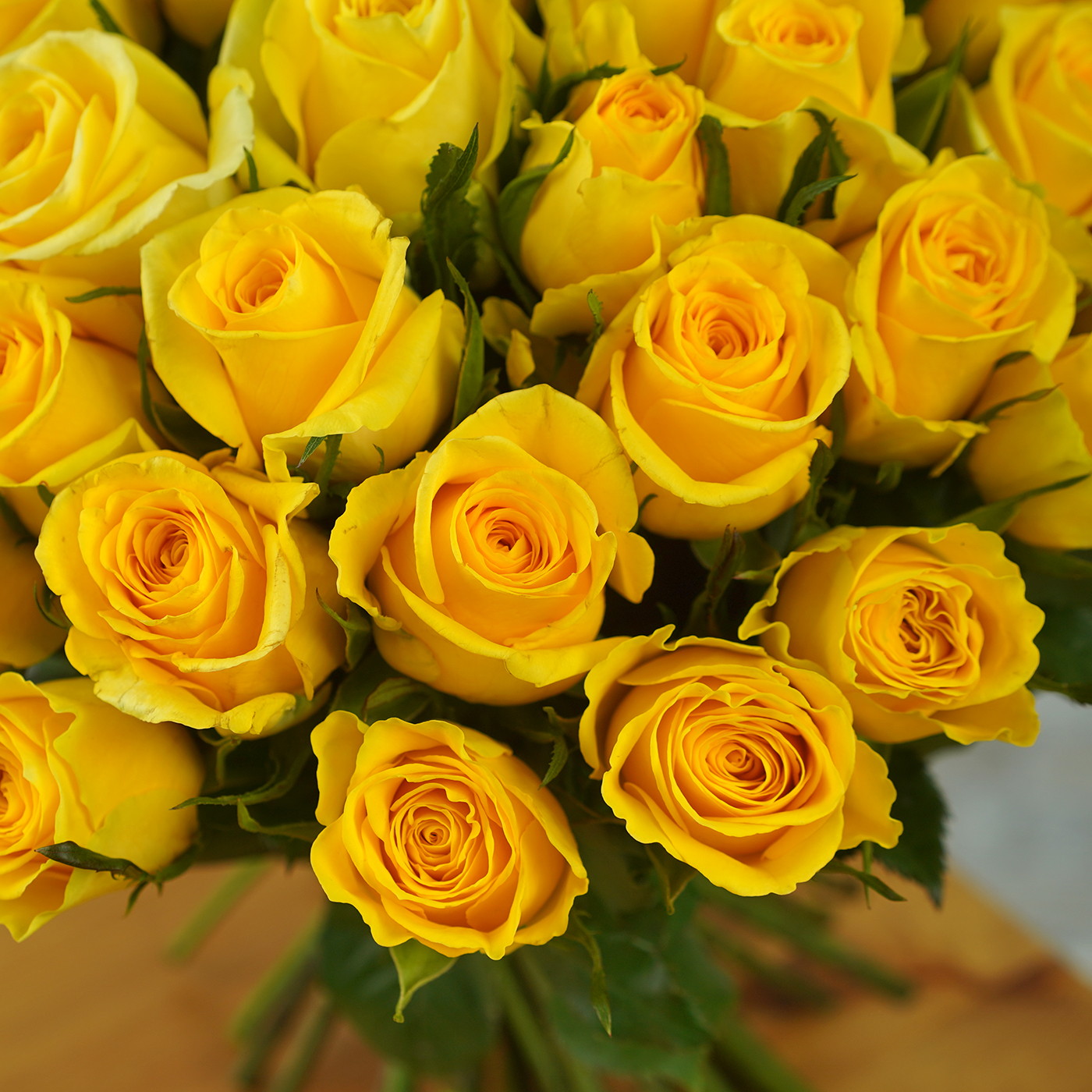 Букет из 51 желтой розы «Звездная Пыль»