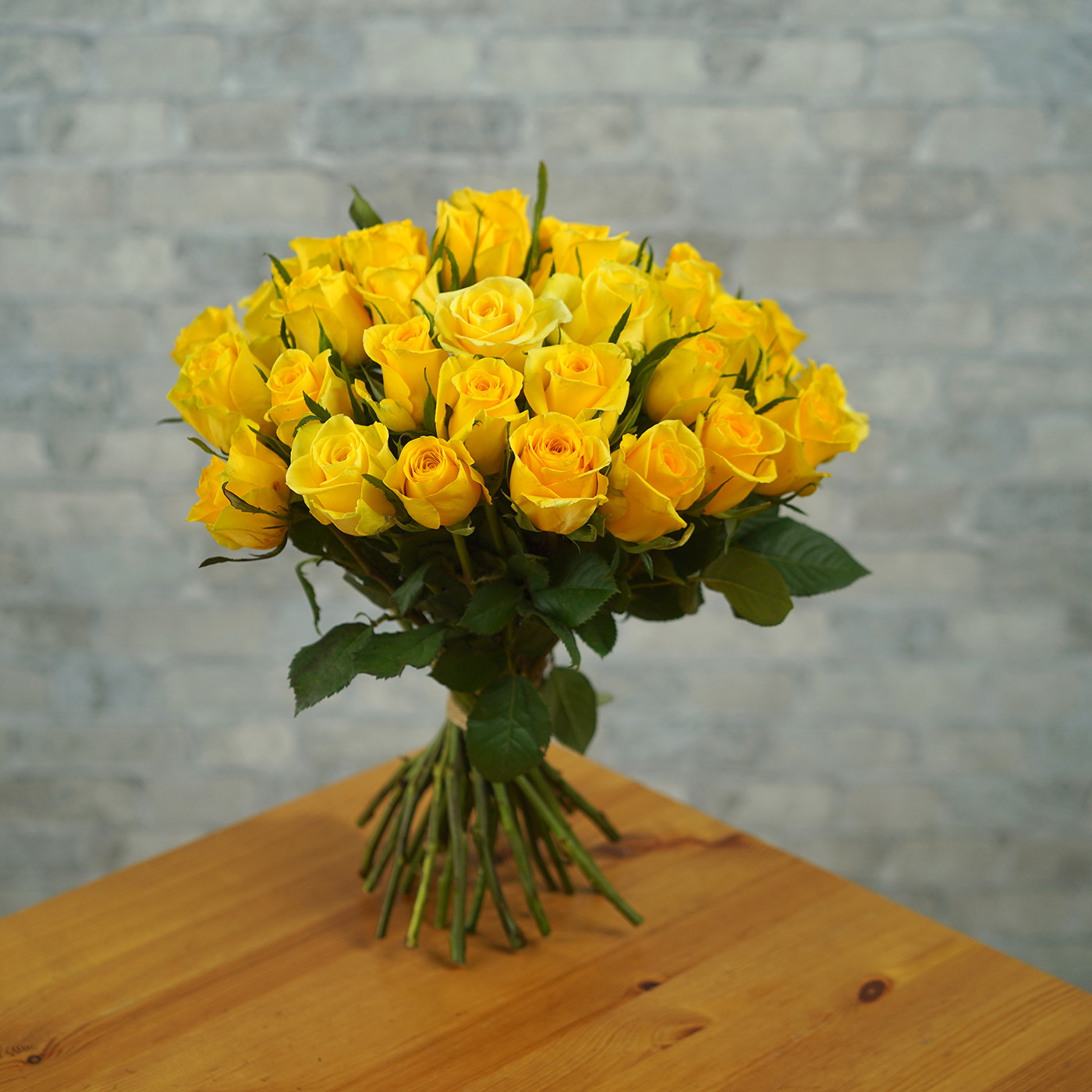 Букет из 35 желтых роз «Звездная Пыль»