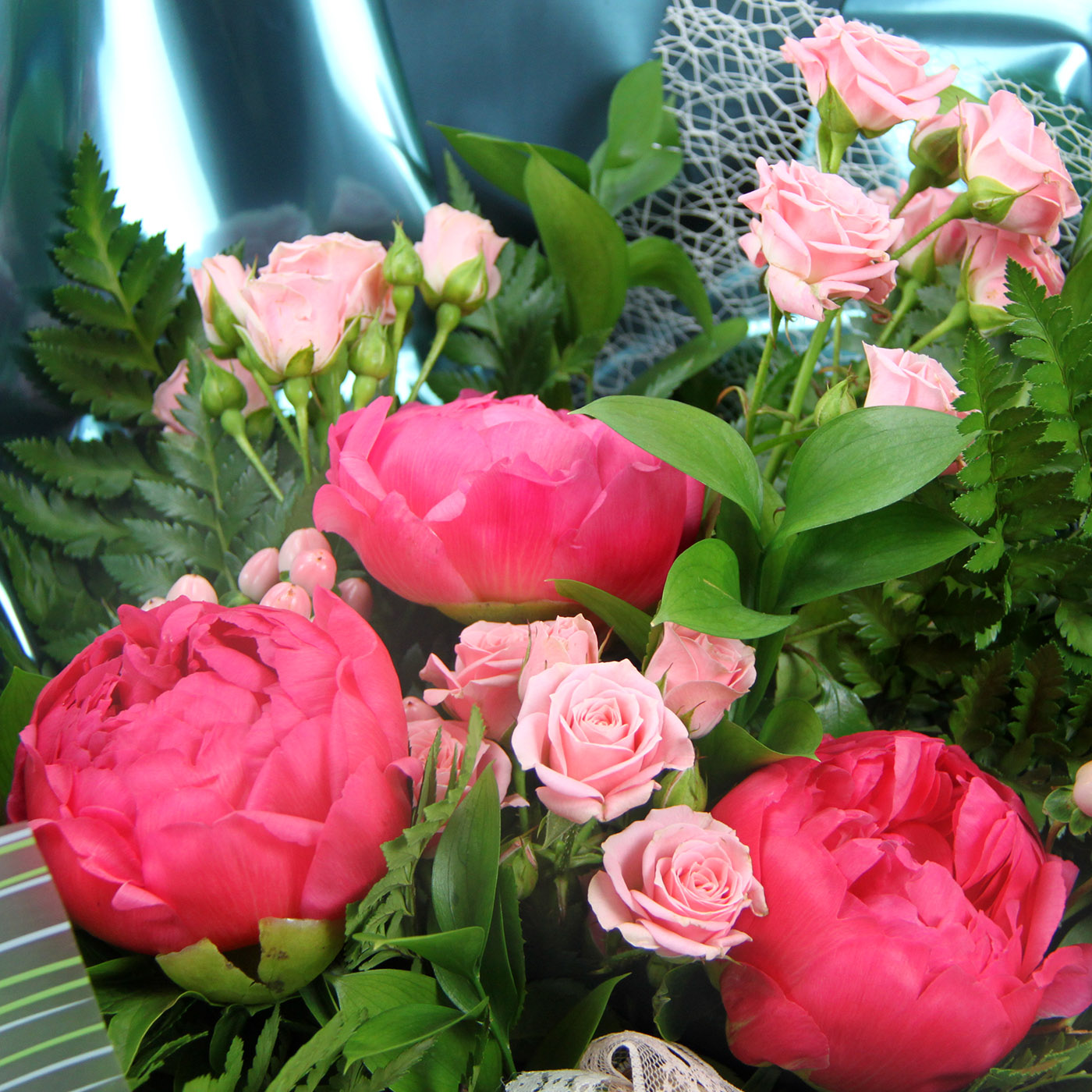 Букет с пионом и розой «Лесная фея»