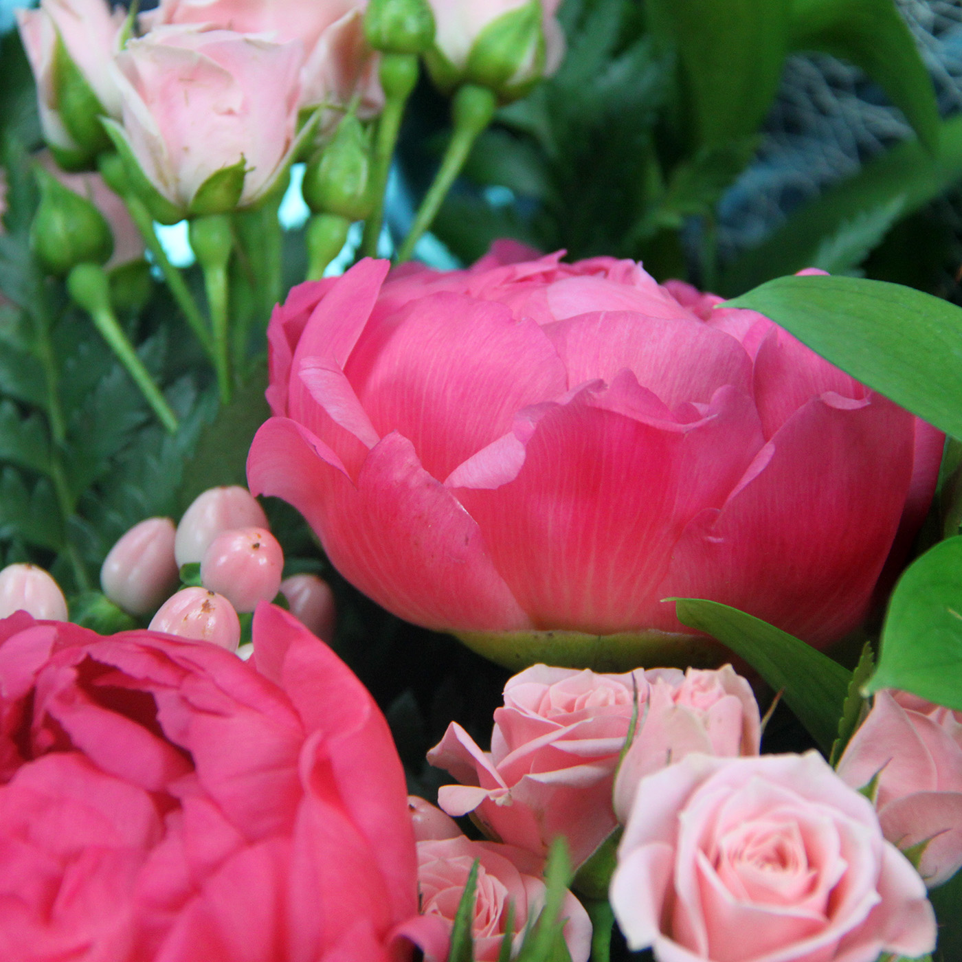 Букет с пионом и розой «Лесная фея»