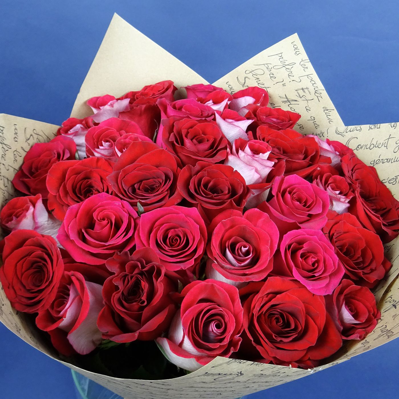 Букет из микса 35 красных роз