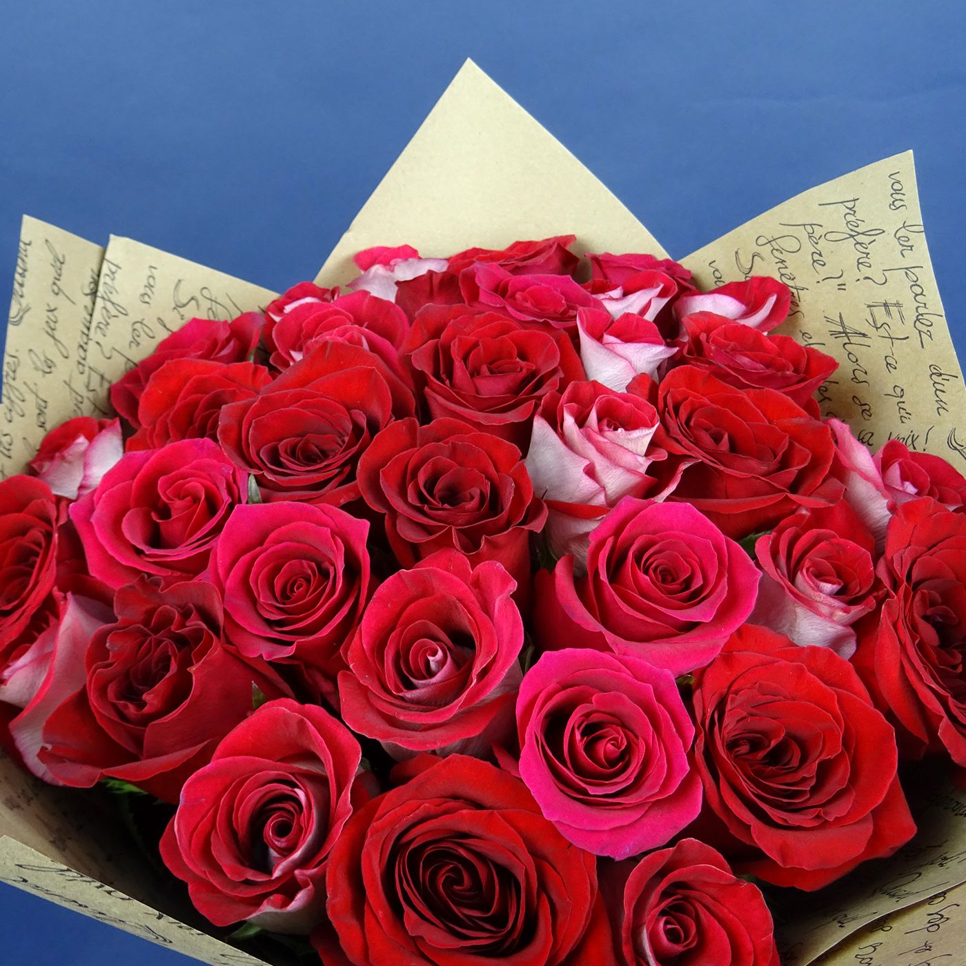 Букет из микса 35 красных роз